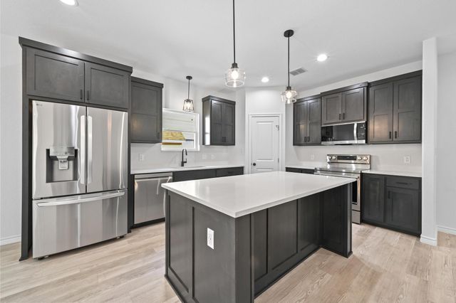 1 Happy Hollow LN, Wimberley, TX 78676