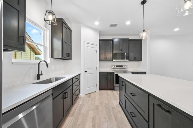 1 Happy Hollow LN, Wimberley, TX 78676