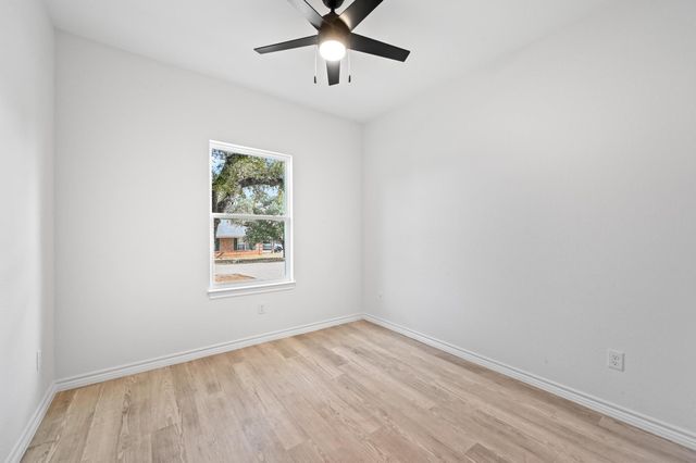 1 Happy Hollow LN, Wimberley, TX 78676