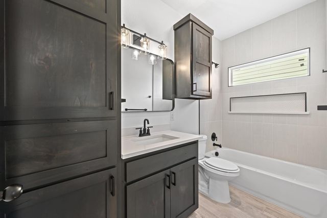 1 Happy Hollow LN, Wimberley, TX 78676