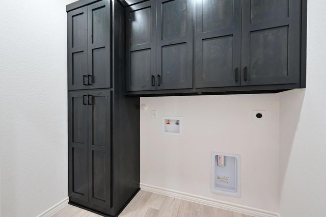 1 Happy Hollow LN, Wimberley, TX 78676