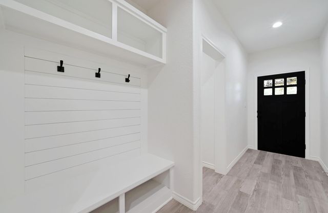 1 Happy Hollow LN, Wimberley, TX 78676