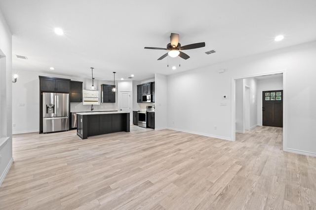 1 Happy Hollow LN, Wimberley, TX 78676