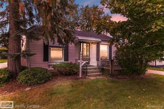 21371 Hillcrest Street, Clinton Township, MI 48036