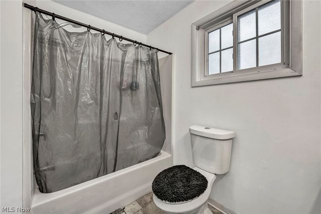 2833 Hubbard Road, Madison, OH 44057