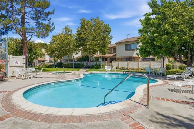 8340 Penfield Ave 35, Winnetka, CA 91306
