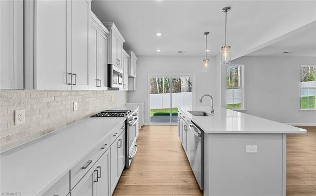 725 Cinnamon Hill Drive, Winston-salem, NC 27106