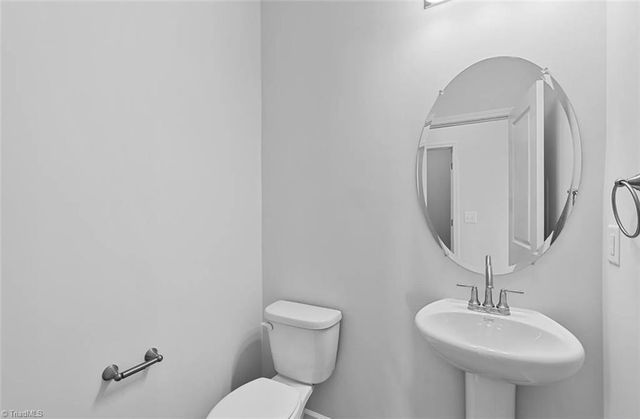 725 Cinnamon Hill Drive, Winston-salem, NC 27106