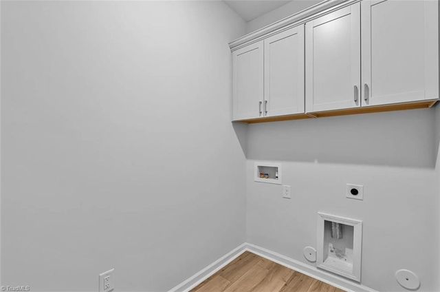 725 Cinnamon Hill Drive, Winston-salem, NC 27106