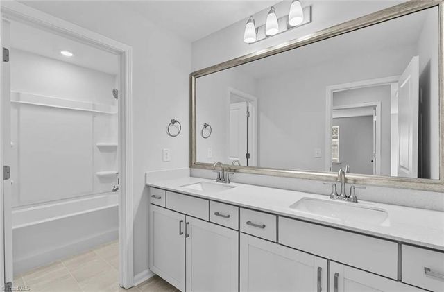 725 Cinnamon Hill Drive, Winston-salem, NC 27106