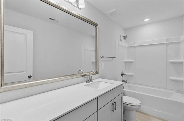 725 Cinnamon Hill Drive, Winston-salem, NC 27106