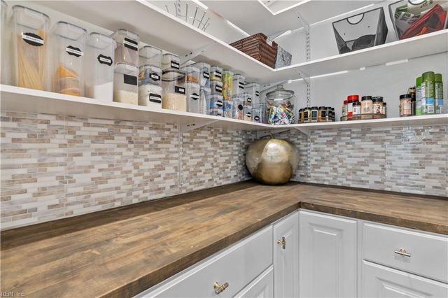 781 Big Bear LN, Chesapeake, VA 23323