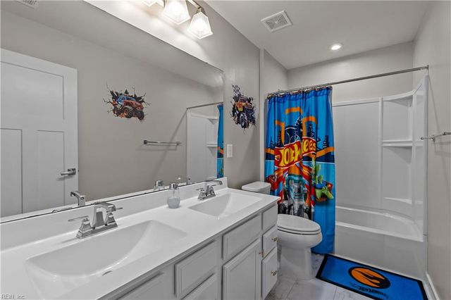 781 Big Bear LN, Chesapeake, VA 23323