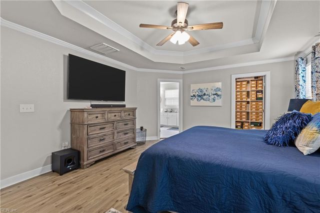 781 Big Bear LN, Chesapeake, VA 23323