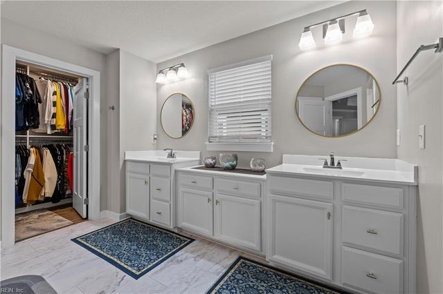 781 Big Bear LN, Chesapeake, VA 23323