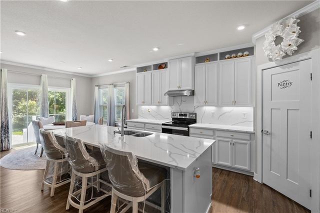 781 Big Bear LN, Chesapeake, VA 23323