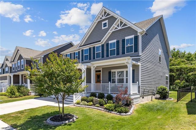 781 Big Bear LN, Chesapeake, VA 23323