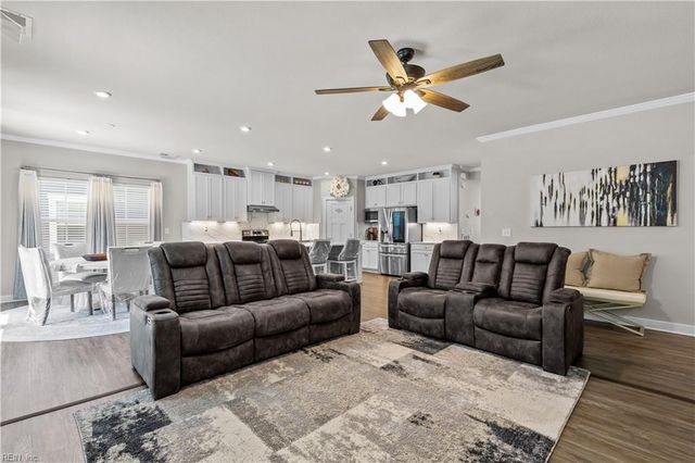 781 Big Bear LN, Chesapeake, VA 23323