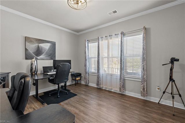 781 Big Bear LN, Chesapeake, VA 23323