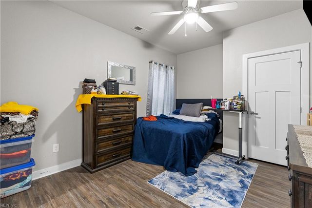 781 Big Bear LN, Chesapeake, VA 23323