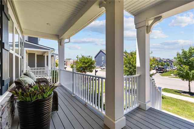 781 Big Bear LN, Chesapeake, VA 23323