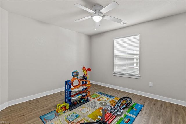 781 Big Bear LN, Chesapeake, VA 23323