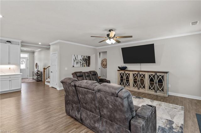 781 Big Bear LN, Chesapeake, VA 23323