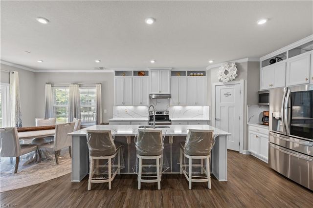 781 Big Bear LN, Chesapeake, VA 23323