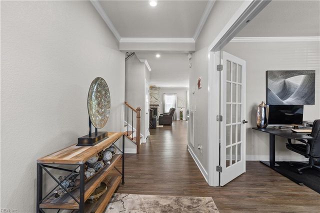 781 Big Bear LN, Chesapeake, VA 23323