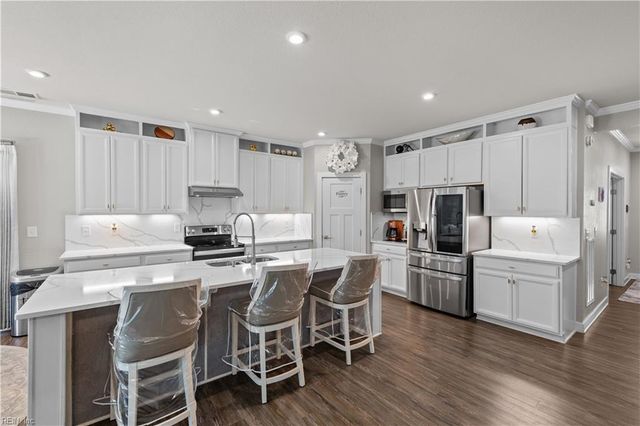 781 Big Bear LN, Chesapeake, VA 23323
