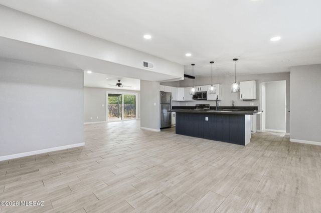 9240 E Dolores Street, Tucson, AZ 85730