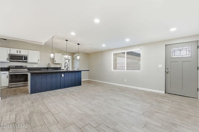 9240 E Dolores Street, Tucson, AZ 85730