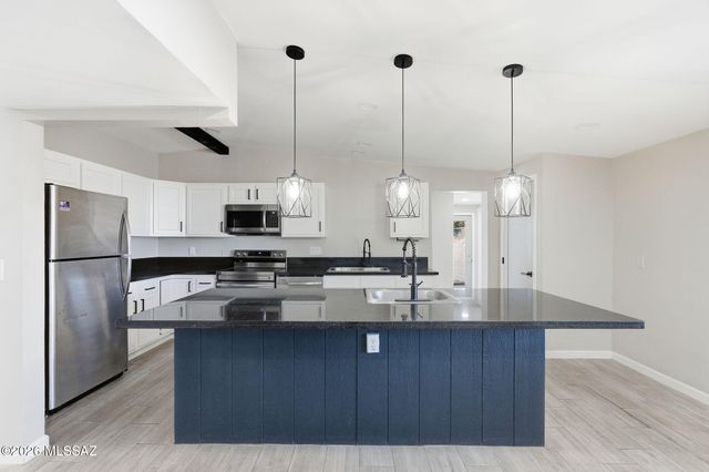 9240 E Dolores Street, Tucson, AZ 85730