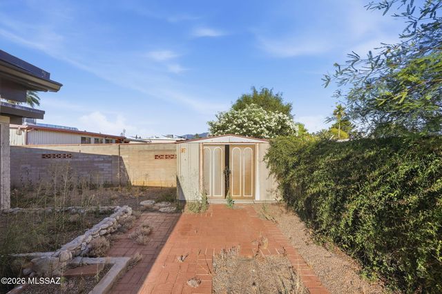 9240 E Dolores Street, Tucson, AZ 85730
