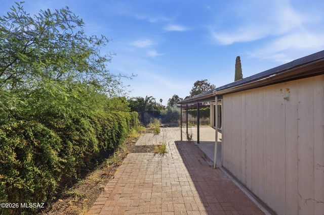 9240 E Dolores Street, Tucson, AZ 85730