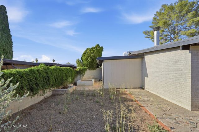9240 E Dolores Street, Tucson, AZ 85730