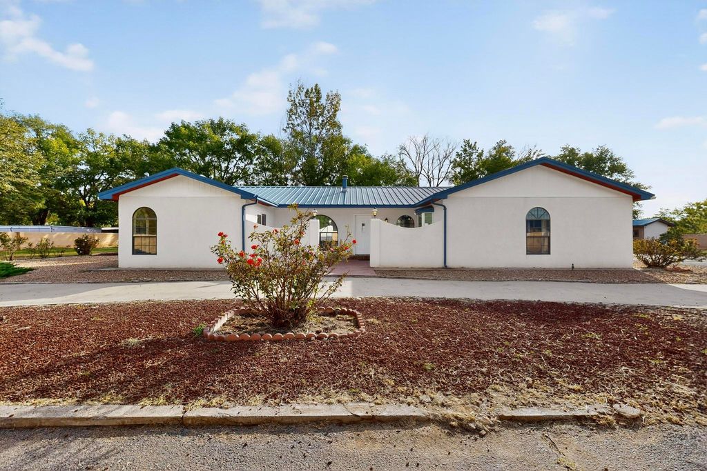 7 Connie Lane, Los Lunas, NM 87031