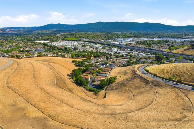 213 Mountain Springs Drive 213, San Jose, CA 95136