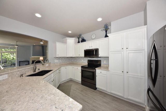 N59W17764 Meadow COURT, Menomonee Falls, WI 53051