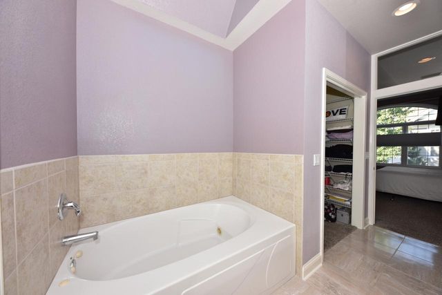 N59W17764 Meadow COURT, Menomonee Falls, WI 53051