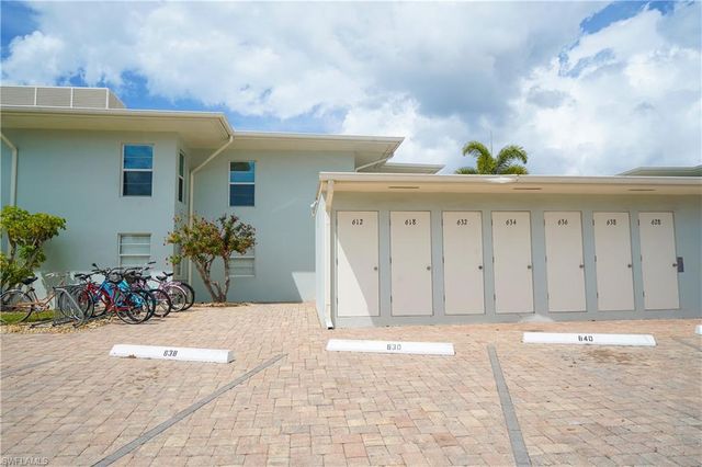 636 12th AVE S 636, Naples, FL 34102