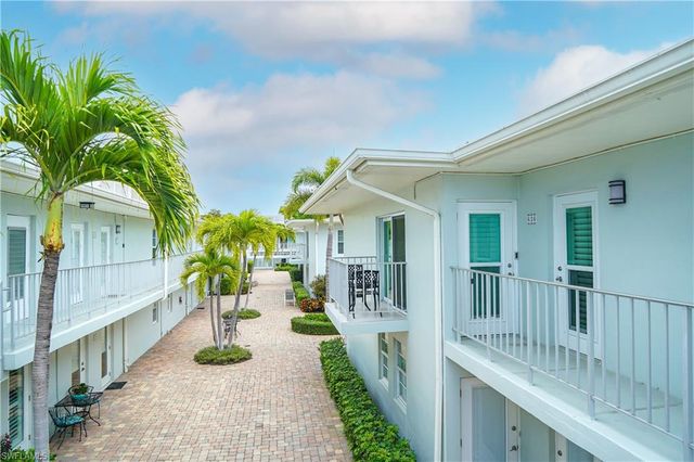 636 12th AVE S 636, Naples, FL 34102