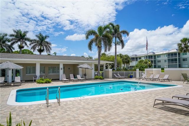 636 12th AVE S 636, Naples, FL 34102