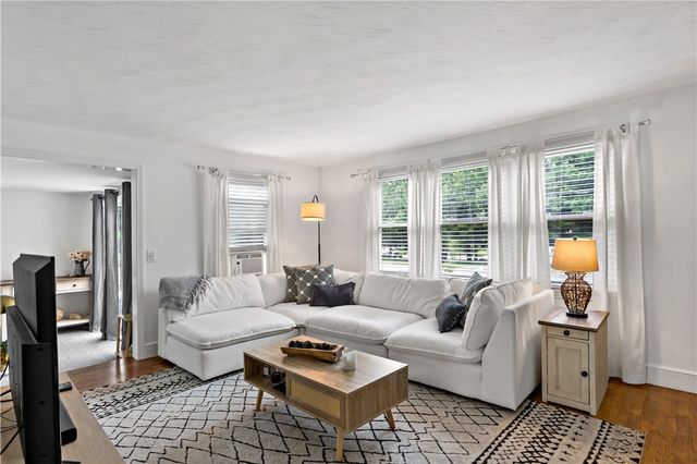 756 Metacom Avenue, Bristol, RI 02809