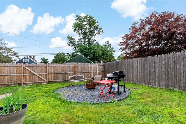 756 Metacom Avenue, Bristol, RI 02809