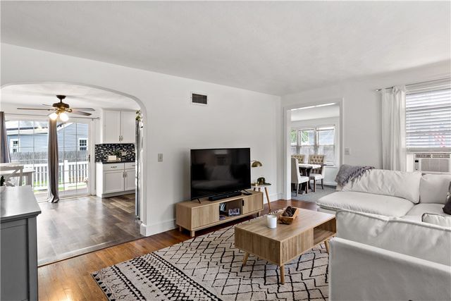756 Metacom Avenue, Bristol, RI 02809