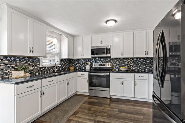 756 Metacom Avenue, Bristol, RI 02809