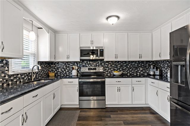 756 Metacom Avenue, Bristol, RI 02809