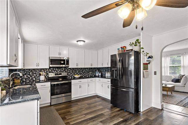 756 Metacom Avenue, Bristol, RI 02809