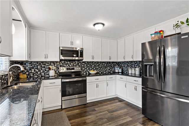 756 Metacom Avenue, Bristol, RI 02809